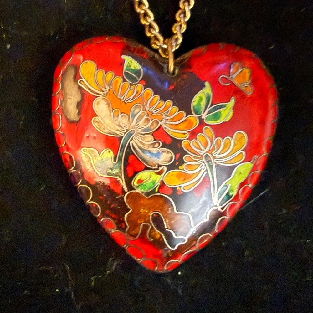 Heart-Shaped Floral Pendant Necklace